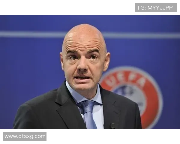 大小眼足球明星的独特魅力与球场风采解析